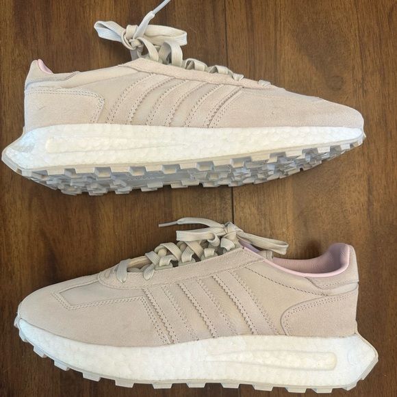 adidas Shoes - adidas Women’s Size 10 Original Sneakers Retropy Beige White Pink Athletic